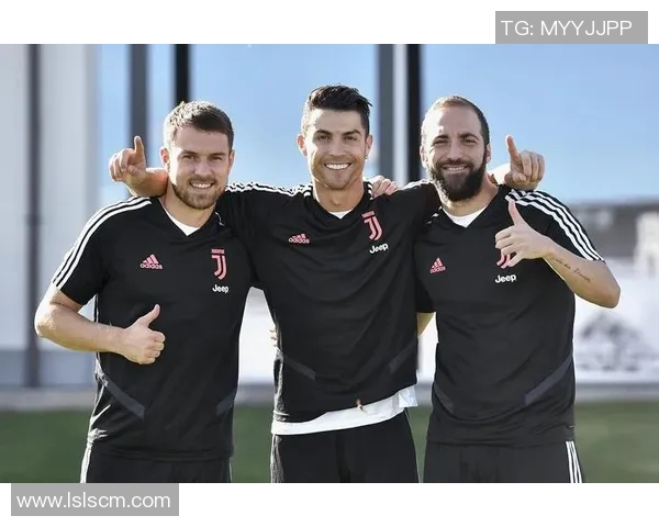 拉姆足球：探索足球运动中的战术创新与团队协作的完美结合